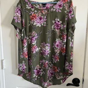 Green floral top
